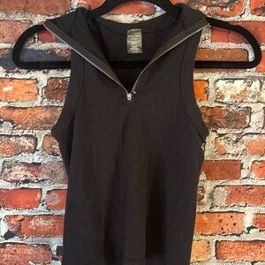 Dynamic Black Sleeveless Zip-Up Tank Top